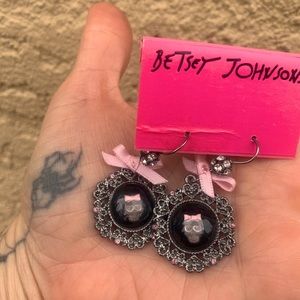 Goth & Girlie Betsey Johnson skull dangle earrings